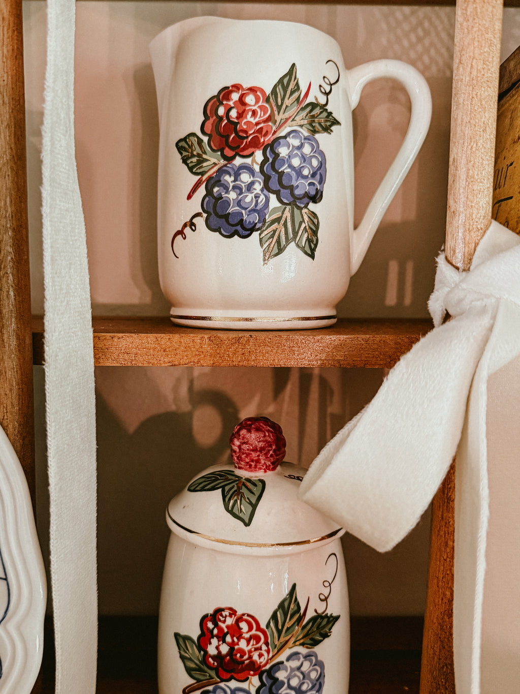 Knott’s Berry Farm Ceramic Vintage Sugar Bowl and Creamer Set – Hand-Painted Boysenberry Souvenir Kitchenware
