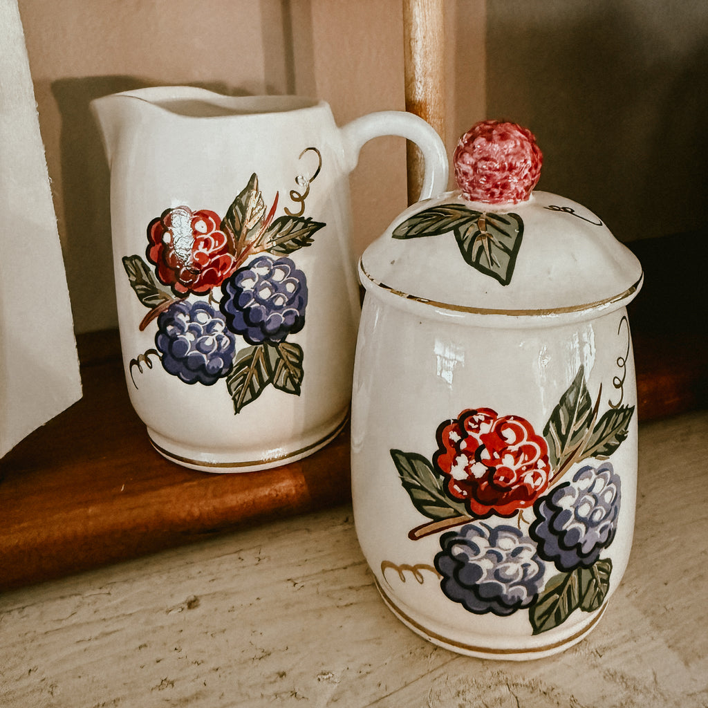 Knott’s Berry Farm Ceramic Vintage Sugar Bowl and Creamer Set – Hand-Painted Boysenberry Souvenir Kitchenware