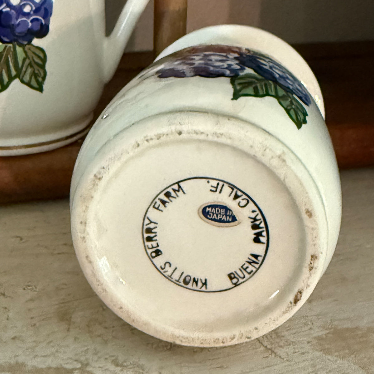 Knott’s Berry Farm Ceramic Vintage Sugar Bowl and Creamer Set – Hand-Painted Boysenberry Souvenir Kitchenware