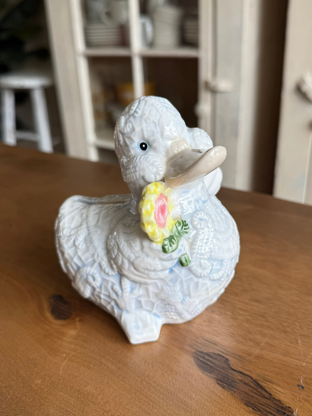 Ceramic Duck Bank Detailed White Lace Texture – Vintage Floral Coin Bank