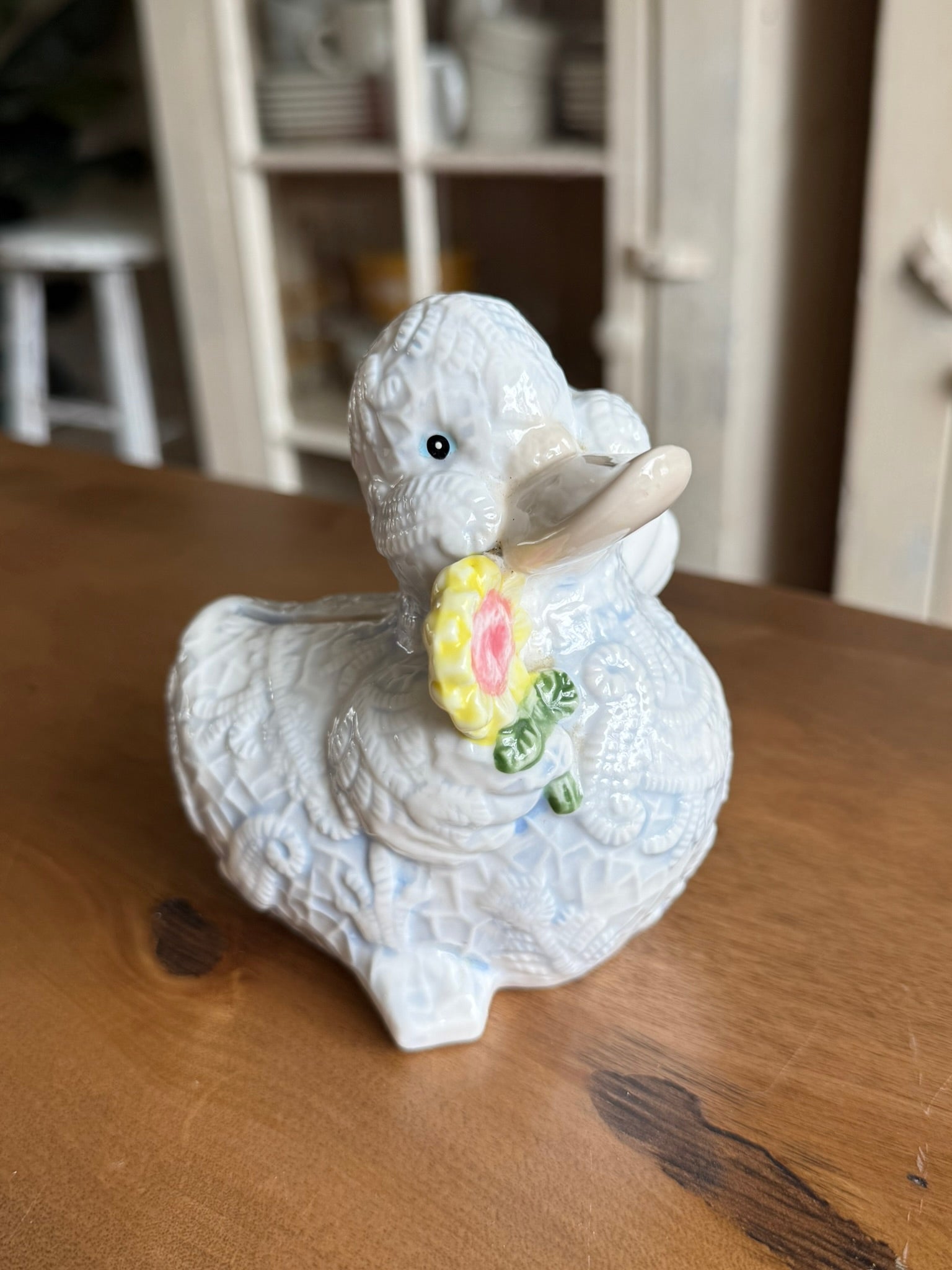 Detailed White Lace Texture Ceramic Duck Bank – Vintage Floral Coin Bank