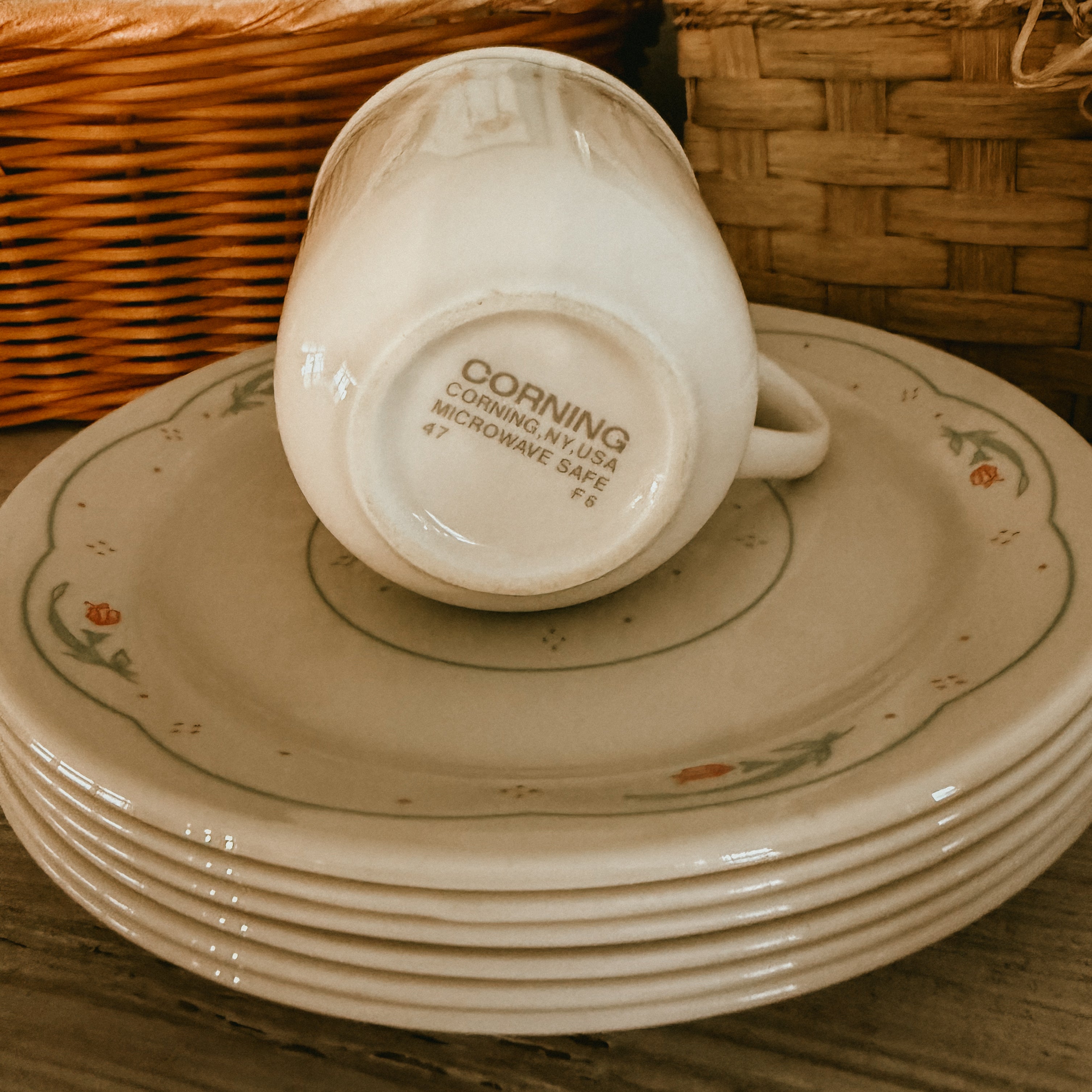 Corelle Calico Rose Vintage Stoneware Set – 10-Piece Set (5 Mugs & 5 Saucers)
