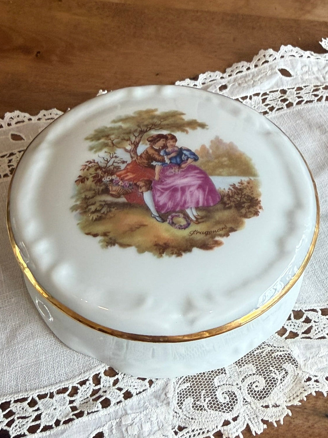 Limoges France Porcelain Round Vintage Trinket Box – Fragonard Courting Couple with Gold Gilt Trim