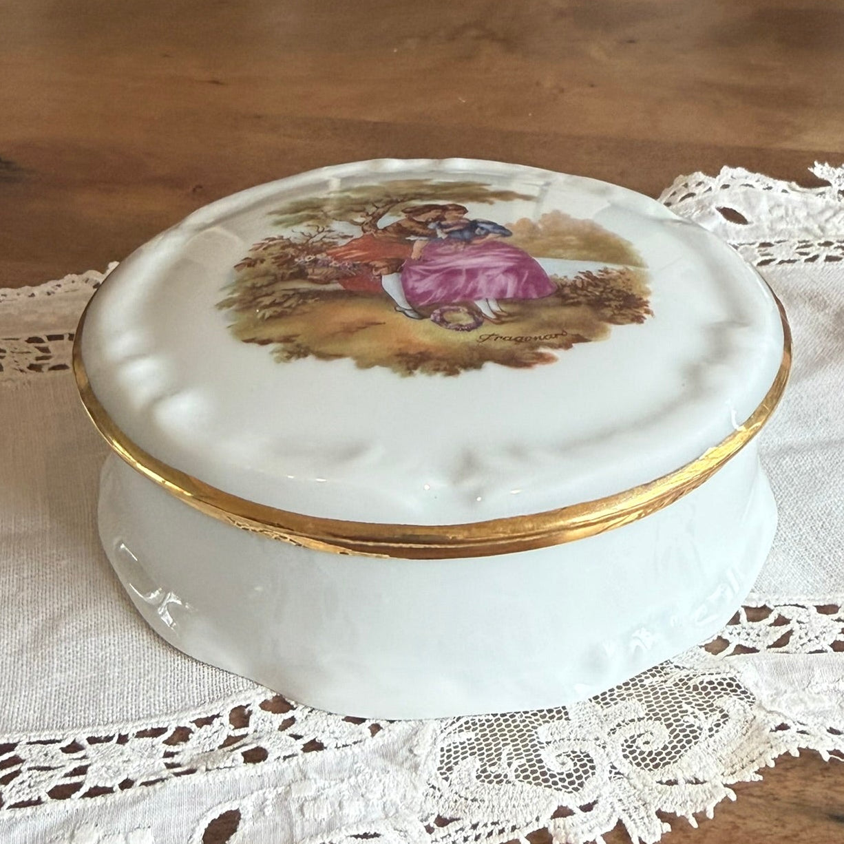 Limoges France Porcelain Round Vintage Trinket Box – Fragonard Courting Couple with Gold Gilt Trim