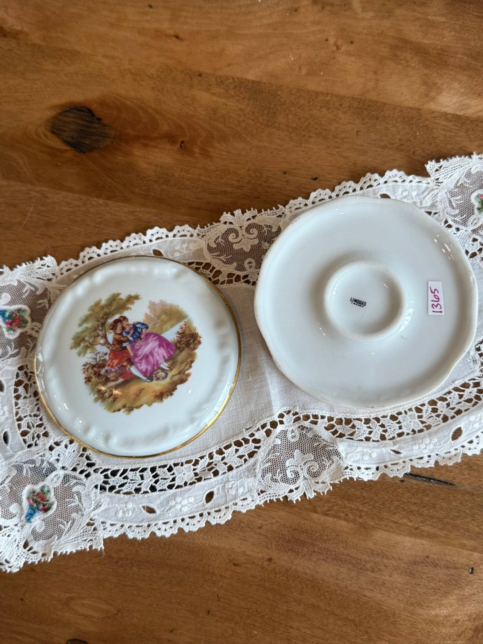 Limoges France Porcelain Round Vintage Trinket Box – Fragonard Courting Couple with Gold Gilt Trim