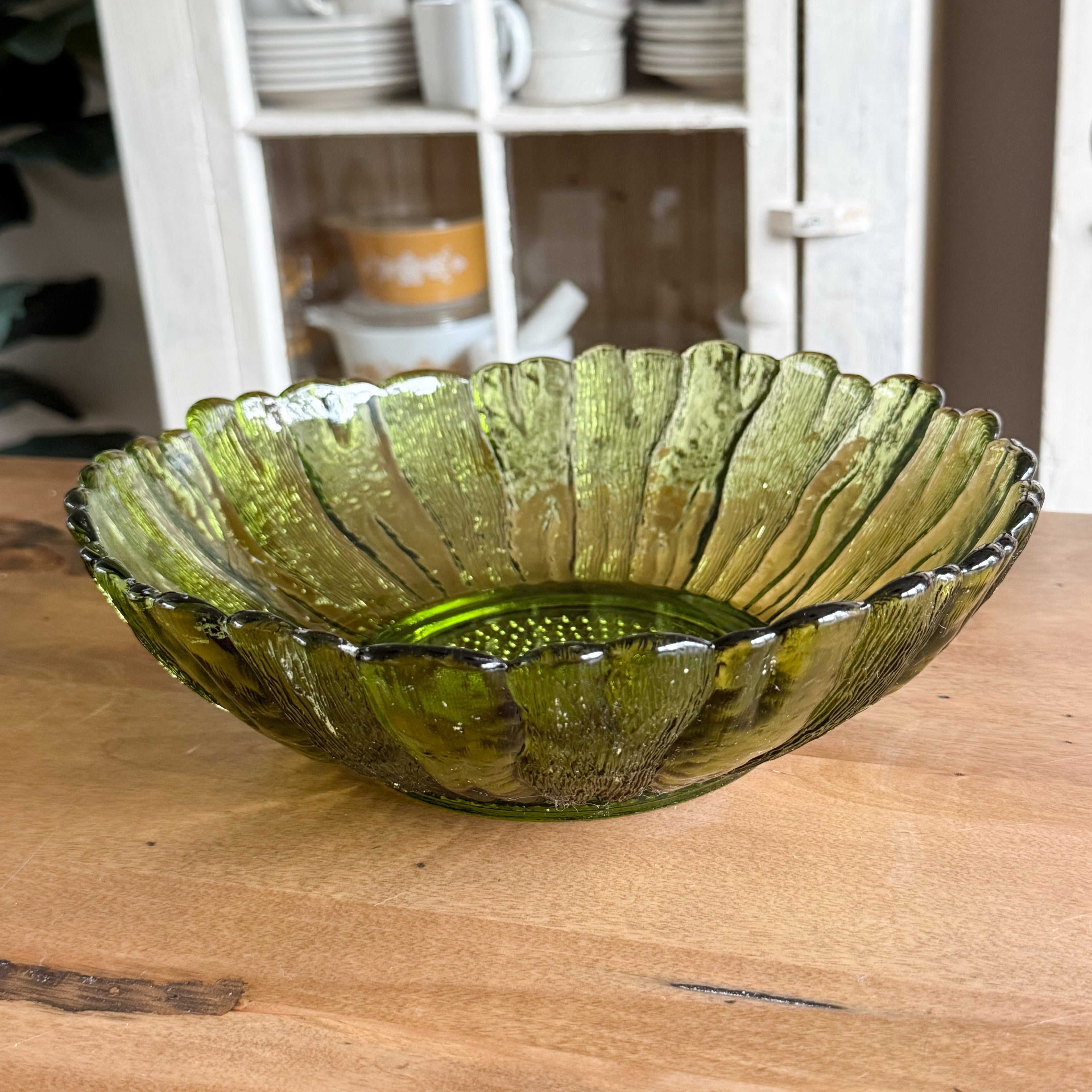 Indiana Glass Avocado Green Sunflower Vintage Serving Bowl – Mid-Century Modern