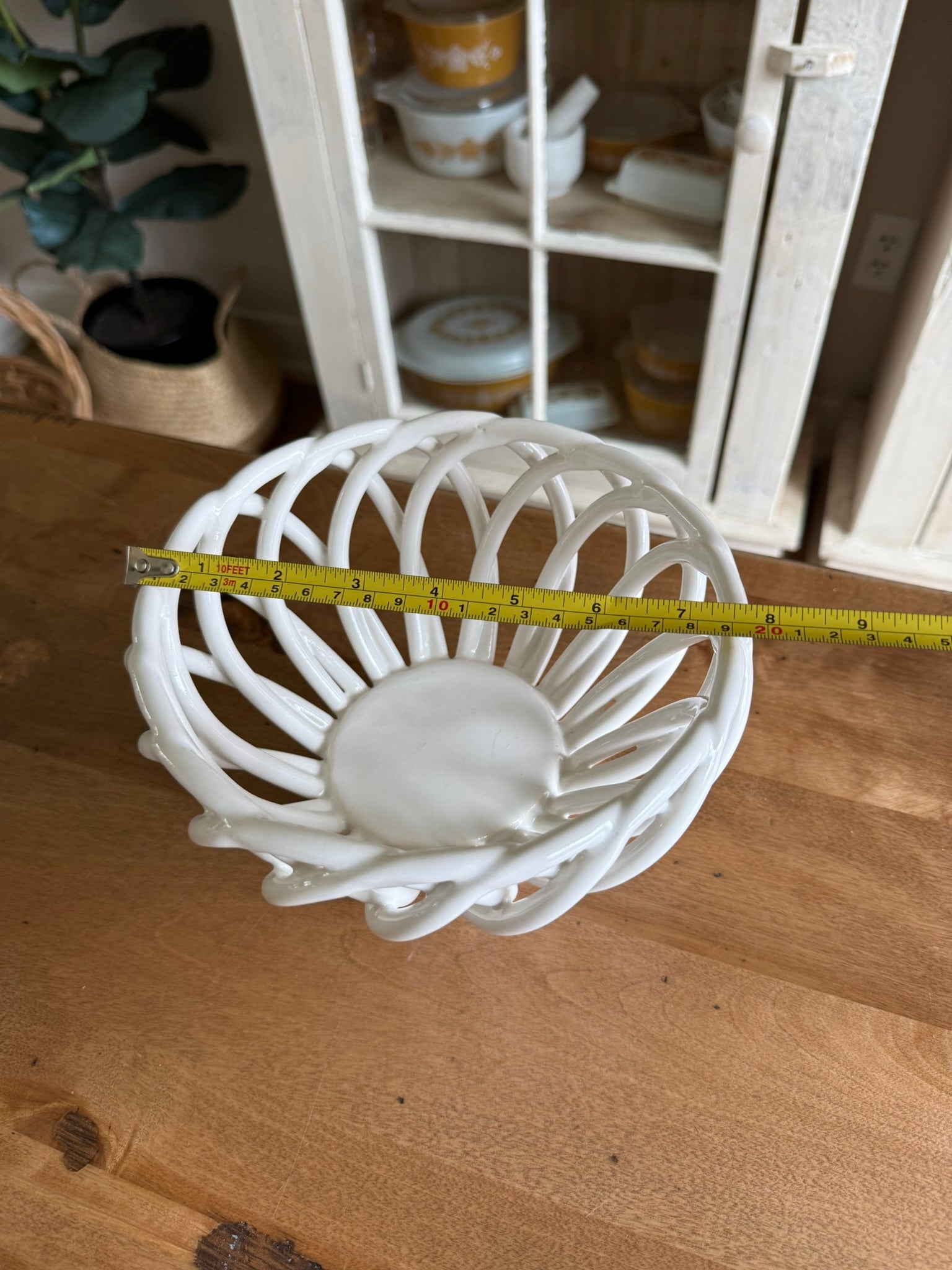 White Woven Vintage Ceramic Basket Bowl – Lattice Bread & Fruit Centerpiece