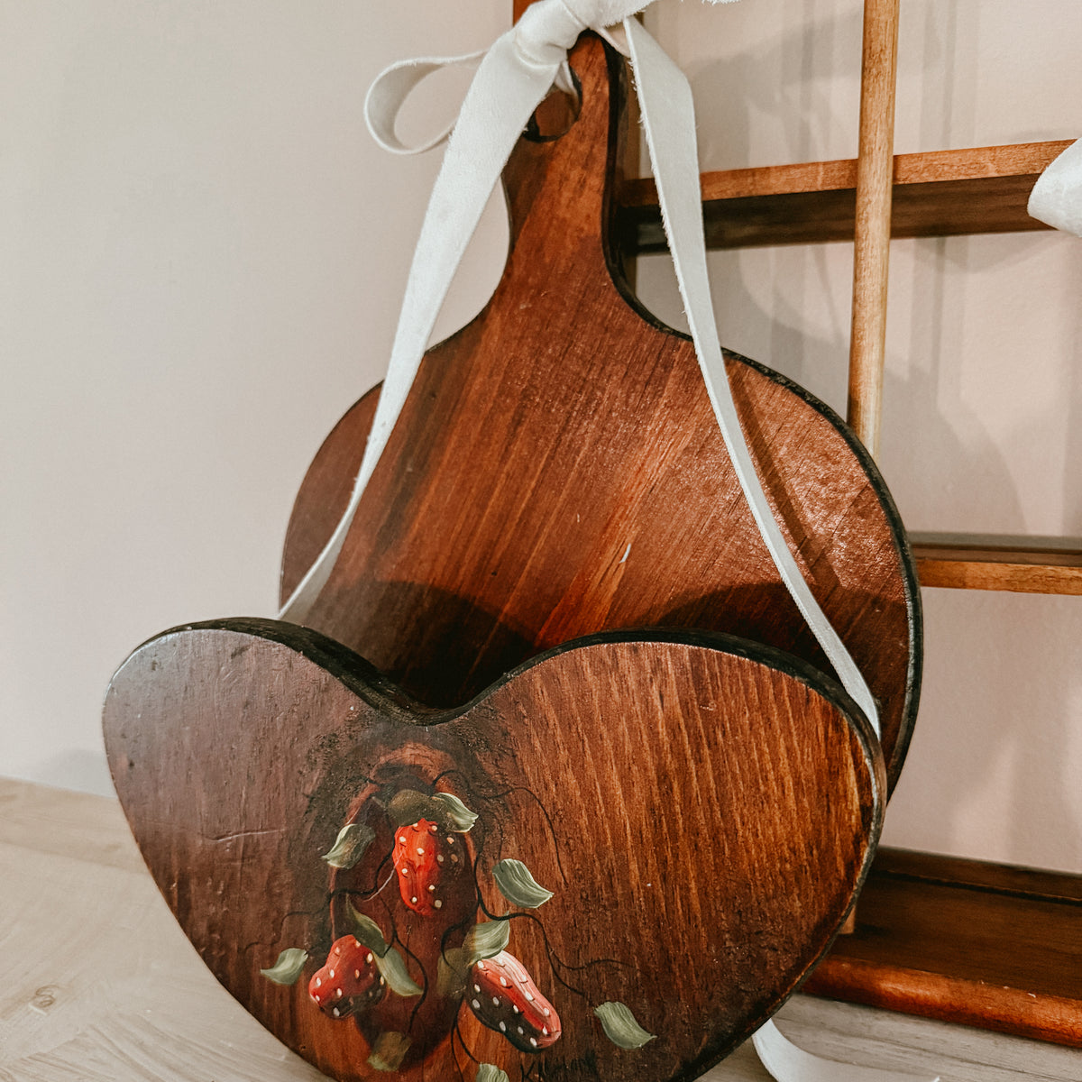 Hand-Painted Wooden Letter Holder – Large Heart-Shaped Strawberry Wall Mail Sorter & Magazine Caddy